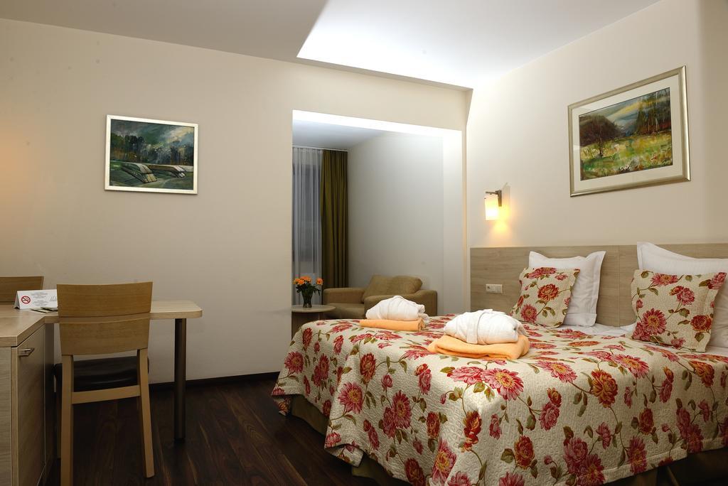 Hotel Nad Przelomem Sromowce Niżne Esterno foto