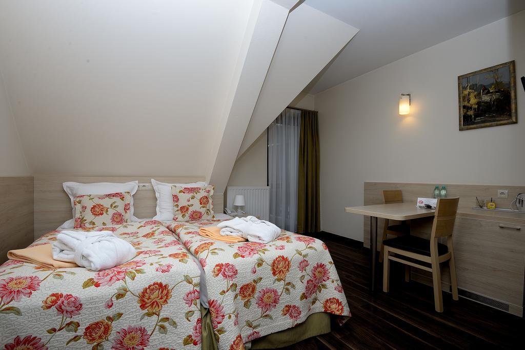 Hotel Nad Przelomem Sromowce Niżne Esterno foto